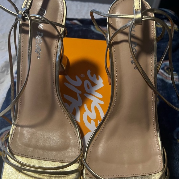 Square toe heels - Picture 4 of 5